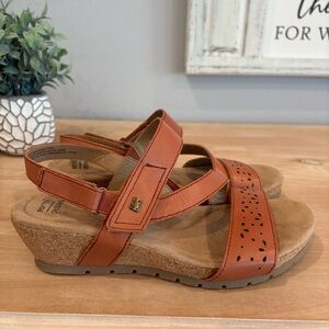 Earth Origins 9.5 M Brown Leather Strap Wedge Open Toe Comfort Boho Sandals